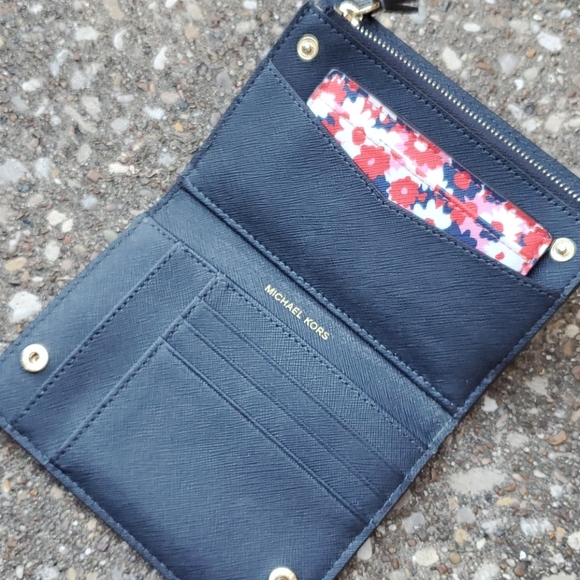 Michael Kors Begonia Flower Wallet Card Holder Set - Picture 3 of 7